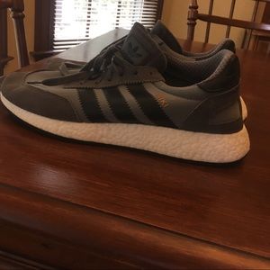 Adidas iniki